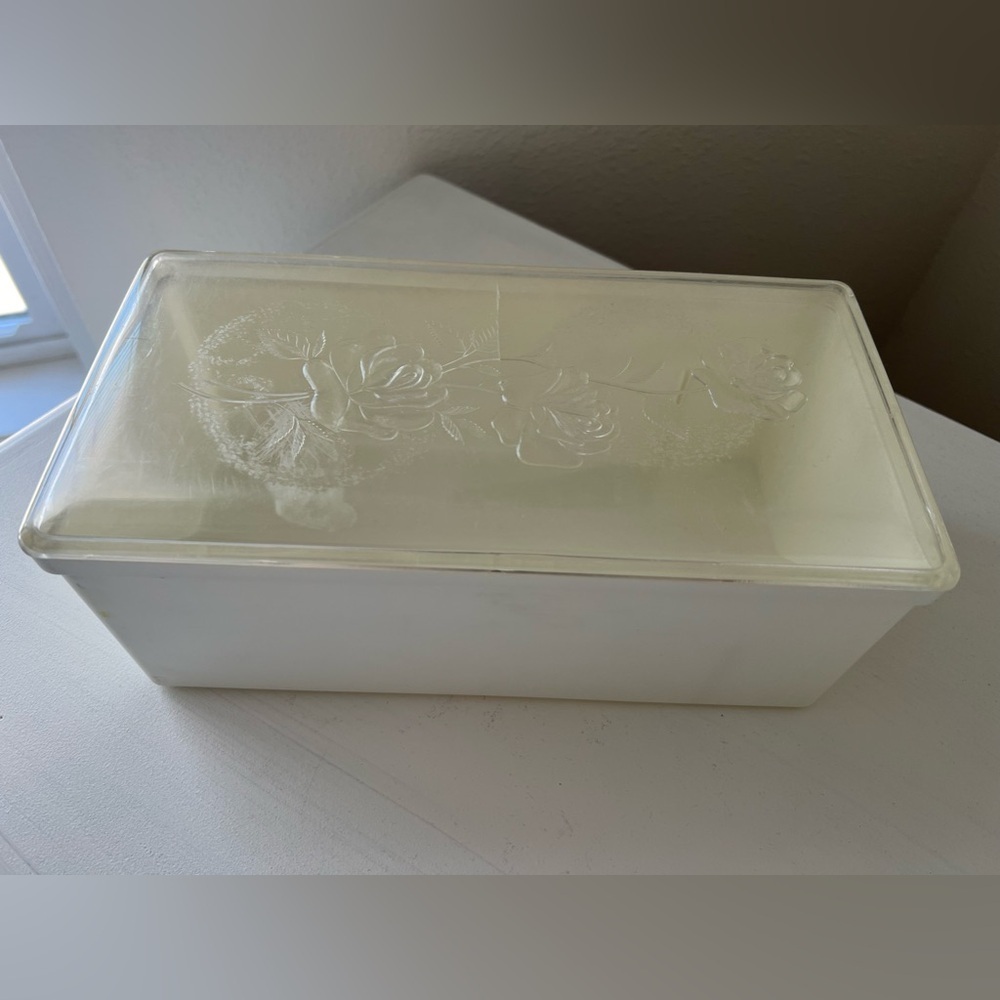 Vintage Wilson Wil-Hold Plastic Storage Box | White Embossed Roses